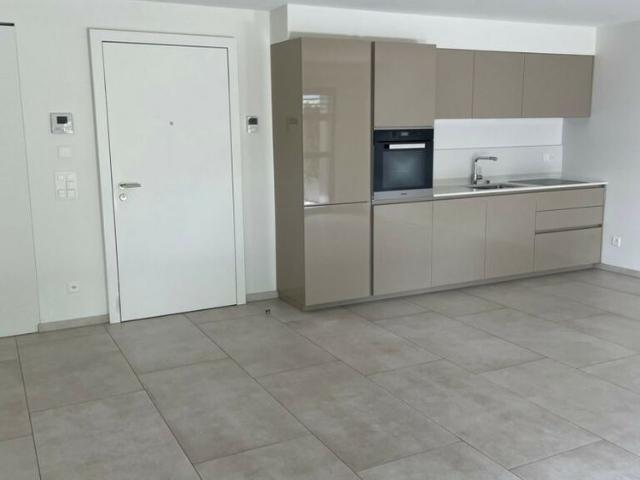 Affittasi Moderno monolocale con balcone a Lugano Castagnola
