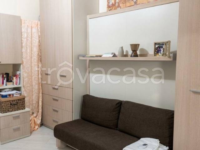 Affittasi monolocale a Milano via Giacinto Bruzzesi, 25, Giambellino