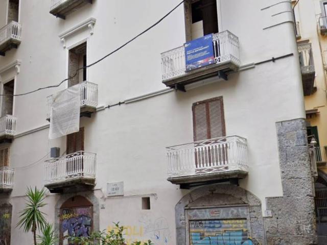 Affittasi palazzo a Napoli largo Ecce Homo, Centro Storico
