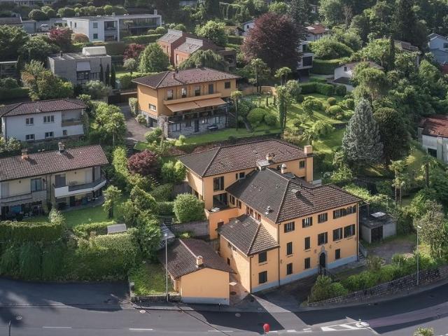 Affittasi prestigioso appartamento di 7 locali in residenza storica a Origlio