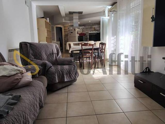 Affittasi quadrilocale a Catania via Pietro Maroncelli, 11, Rapisardi