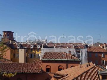 Affittasi quadrilocale a Bologna via Del Monte, Centro Storico