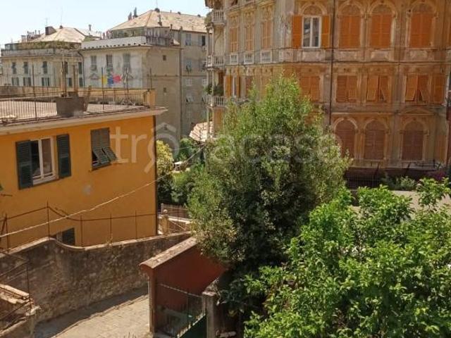 Affittasi quadrilocale a Genova vico Barnabiti, Castelletto