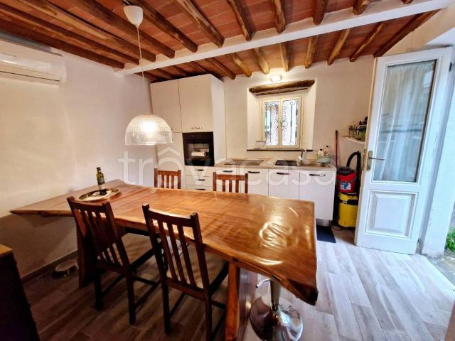 Affittasi trilocale a Lucca via del Borgo, San Lorenzo a Vaccoli