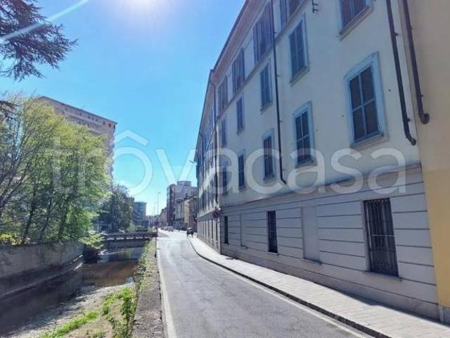 Affittasi trilocale a Monza, Centro Storico