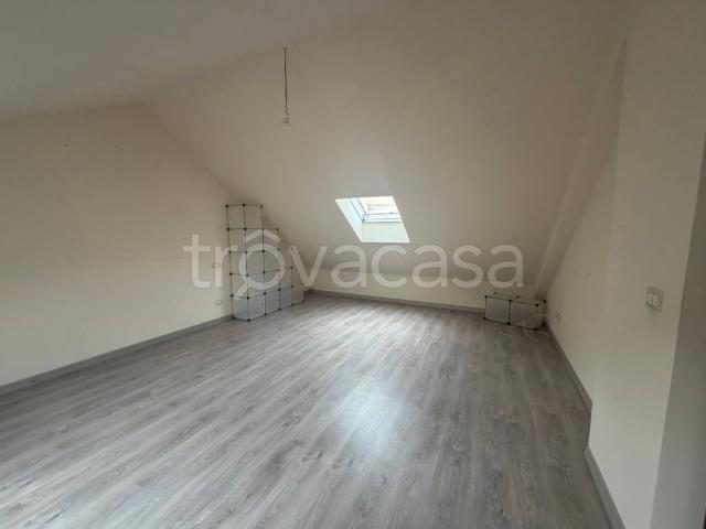 Affittasi trilocale a Messina, Mili