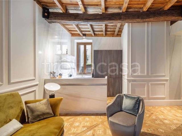 Affittasi trilocale a Milano via Alessandro Manzoni, Scala Manzoni