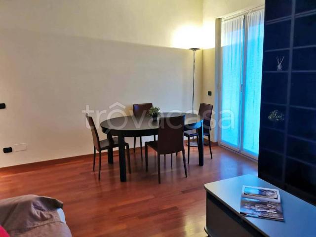 Affittasi trilocale a Milano via Meloria, Monte Rosa Lotto