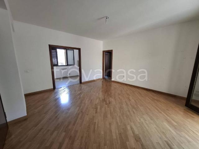 Affittasi trilocale a Palermo, Guadagna