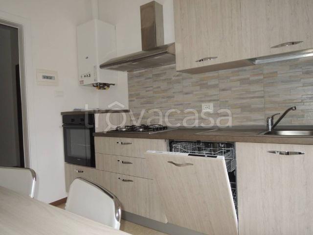 Affittasi trilocale a Vicenza via Legione Antonini, Santa Bertilla Mercato Nuovo