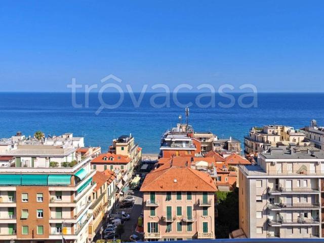 Affittasi trilocale ad Alassio via a Solva