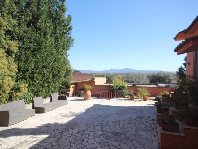 Affittasi Villa, 220 mq 3 camere terrazzo guardino Annunci Roma, Frazione Castel Di Leva Rif.634856
