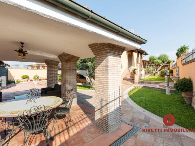 Affittasi Villa, CAMERE IN VILLA MORENA Annunci Roma, Frazione Morena Rif.560388