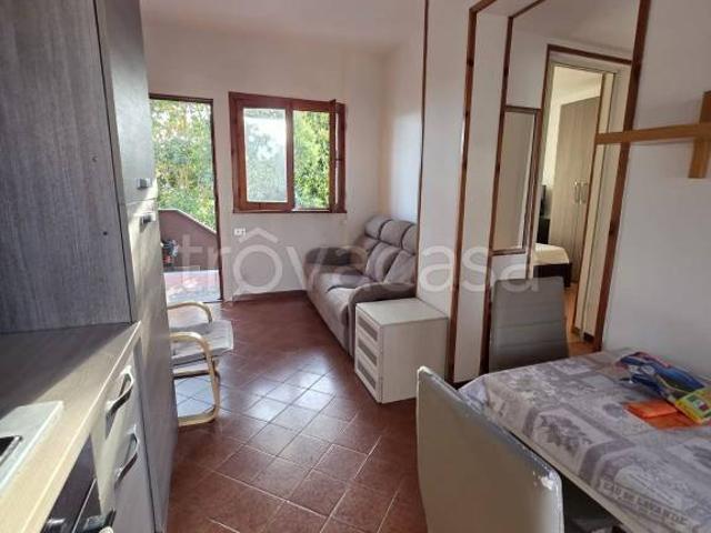 Affittasi villa a schiera ad Anzio via Severino Ferrari, Villaggio Giornalisti Poggio