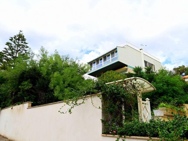 Affittasi Villa, ANZIO CENTRO VILLA VISTA MARE Annunci Anzio Roma Rif.645579