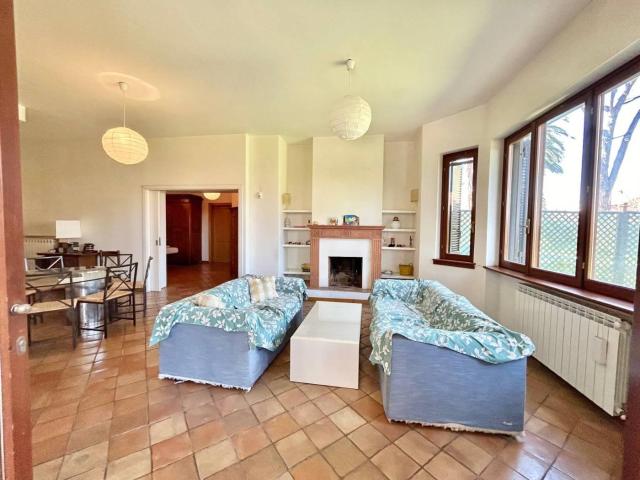 Affittasi Villa, AFFITTASI VILLA BIFAMILIARE A 100m DAL MARE FREGENE Annunci Fiumicino, Frazione Fregene Rif.631123