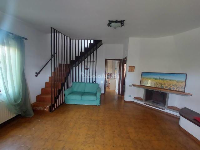Affittasi Villa, AFFITTO STAGIONE ESTIVA VILLA A POCHI PASSI DAL MARE Annunci Ladispoli Roma Rif.627325