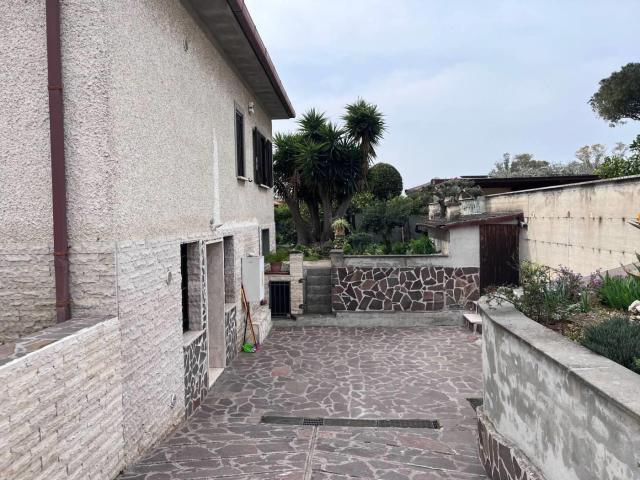 Affittasi Villa, Appartamento in villa Annunci Roma, Frazione Ostia Antica Rif.627494