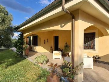 Affittasi Villa, Appartamento indipendente piano terra in villa a Riano RM Annunci Riano Roma Rif.632645