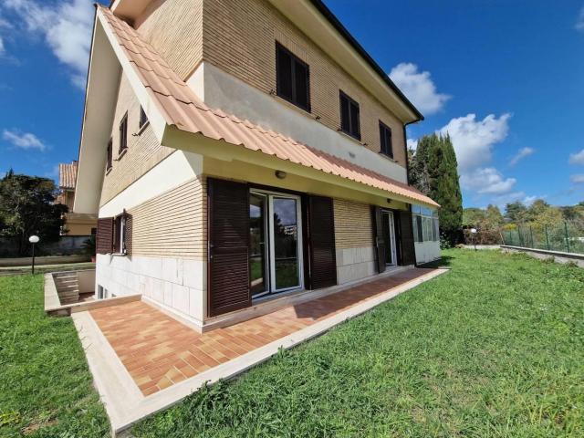 Affittasi Villa, BELVEDERE MONTELLO SPLENDIDA VILLA SINGOLA IN LOCAZIONE Annunci Roma Roma Rif.643830