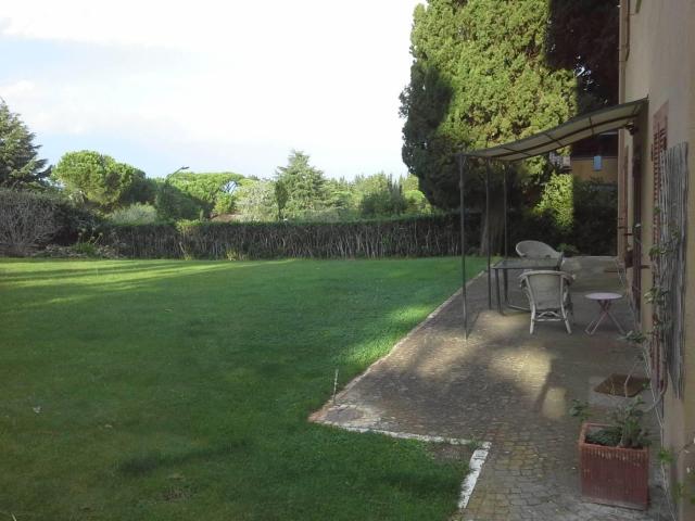 Affittasi Villa, Giustiniana VILLE in affitto, giardino, posto auto, portiere Annunci Roma, Frazione La Giustiniana Rif.628457