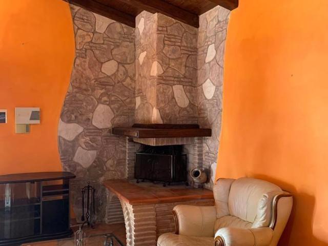 Affittasi Villa, Depandance con giardino privato Annunci Lariano Roma Rif.634473