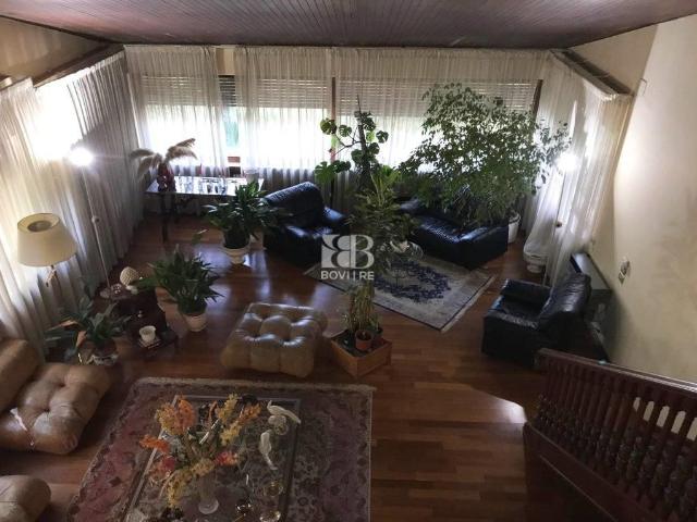 Affittasi Villa, EUR Fungo Villa Prestigiosa Unica nel suo genere Annunci Roma, Zona Eur Rif.512909