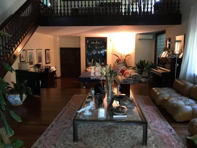Affittasi Villa, EUR Fungo Villa Prestigiosa Unica nel suo genere Annunci Roma, Zona Eur Rif.512909