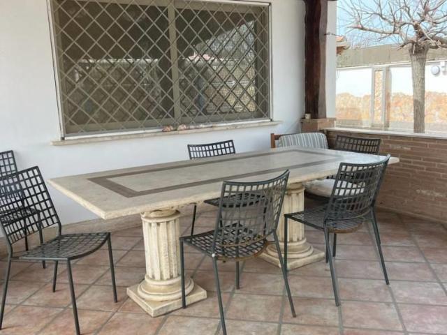 Affittasi Villa, FREGENE VILLA CON DEPENDANCE A DUE PASSI DAL MARE Annunci Fiumicino, Frazione Fregene Rif.643668