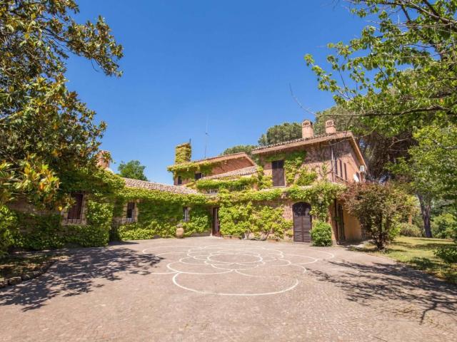 Affittasi Villa, Olgiata raffinata Villa con piscina Annunci Roma, Zona Olgiata Rif.378621