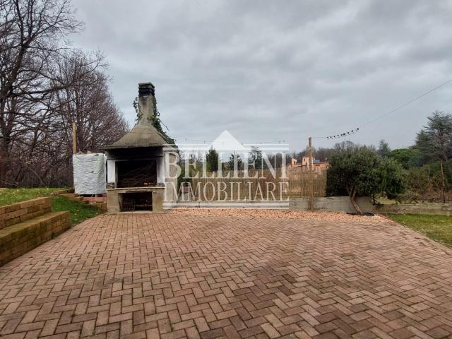AFFITTASI VILLA SINGOLA CON GIARDINO DI 1.000MQ A MONTEVIALE