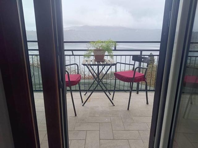 Affittasi Villa, Stanze Vista Lago con Bagno Privato Castel Gandolfo Annunci Castel Gandolfo Roma Rif.639721