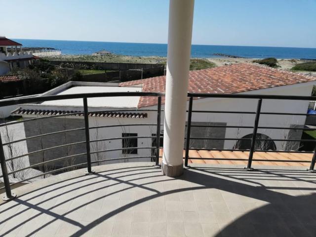 Affittasi Villa, VILLA CON GIARDINO ZONA MARE NOSTRUM MAGGIO E SETTEMBRE Annunci Fiumicino, Frazione Focene Rif.644066