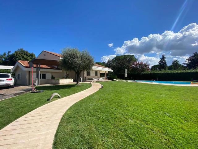 Affittasi Villa, Villa Annunci Roma, Zona Olgiata Rif.434743