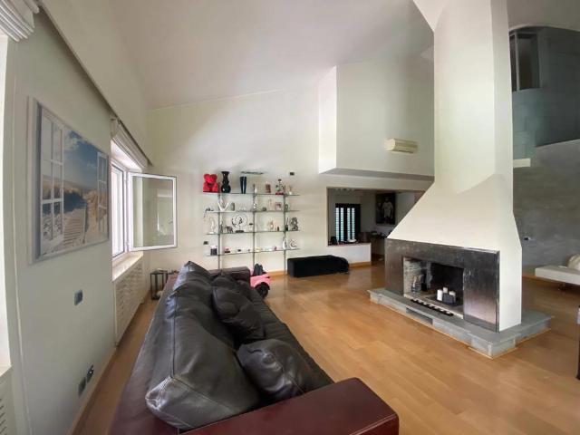 Affittasi Villa, Villa Annunci Roma, Zona Olgiata Rif.434743
