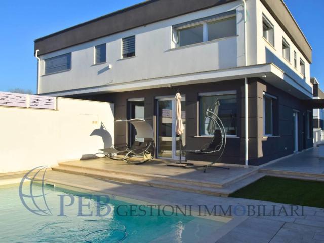 Affittasi Villa, Villa BIFAMILIARE AXA Annunci Roma, Zona Axa Rif.635450