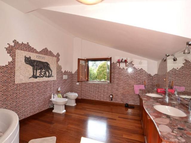 Affittasi Villa, Villa di lusso in affitto Annunci Genzano di Roma Roma Rif.385269