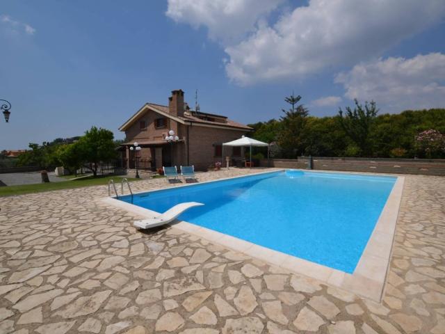 Affittasi Villa, Villa in affitto chiamare 3475028996 Annunci Albano Laziale Roma Rif.547976