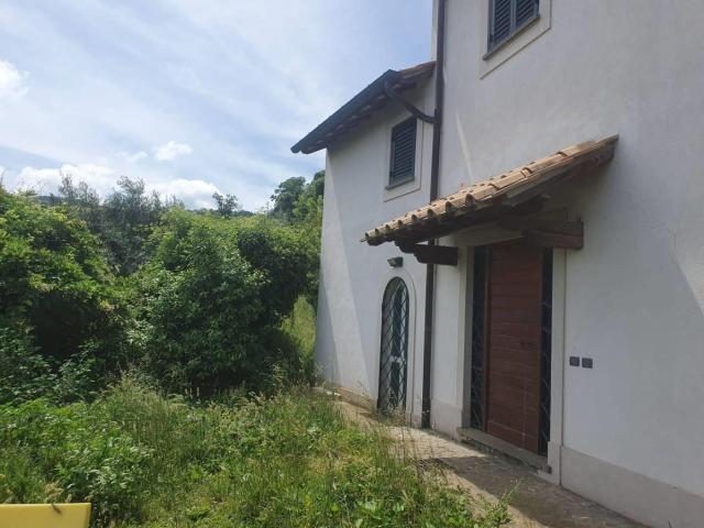 Affittasi Villa, Villa Monte Porzio Catone Annunci Monte Porzio Catone Roma Rif.450480