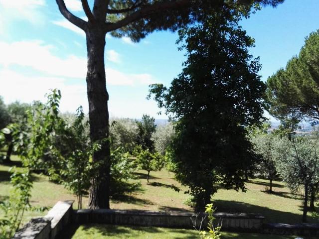 Affittasi Villa, Villa panoramica vista Roma e mare Annunci Marino Roma Rif.633858