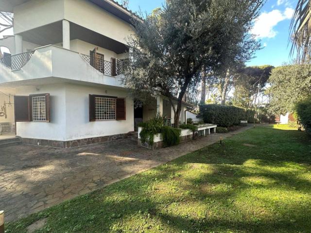 Affittasi Villa, Villa plurifamiliare Annunci Fiumicino, Frazione Fregene Rif.644125