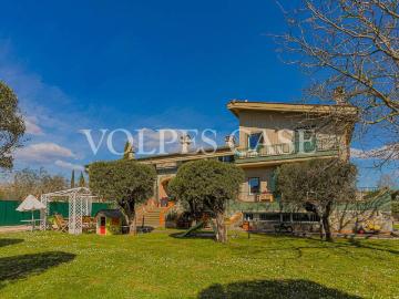 Affittasi Villa, Villa trifamiliare in affitto a Roma, Prato Lauro Annunci Roma Roma Rif.649773