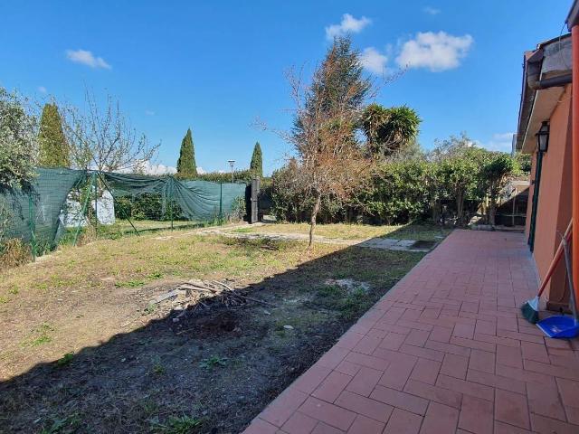 Affittasi Villa, Villa unifamiliare Annunci Roma, Zona Valle Santa Rif.629304