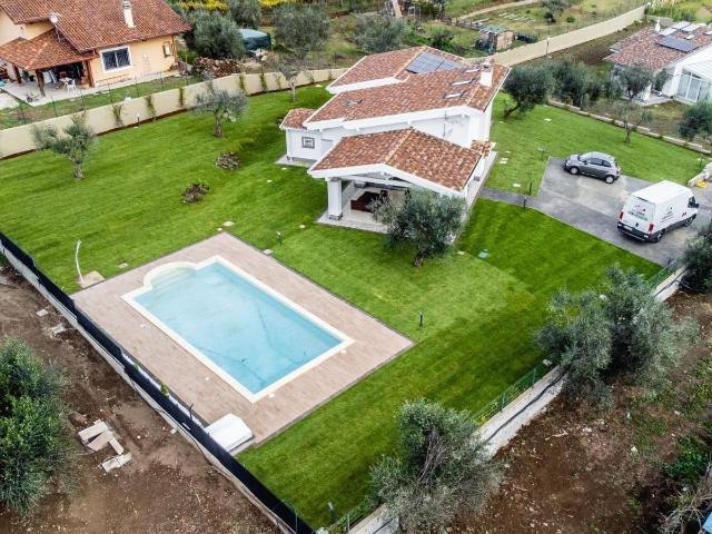 Affittasi Villa, Villa unifamiliare con piscina in affitto Annunci Formello Roma Rif.625821