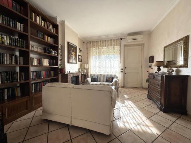 Affittasi Villa, Villino in affitto a Roma, Casalpalocco Annunci Roma, Frazione Casal Palocco Rif.634280