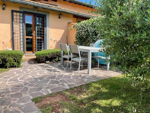 Affittasi Villetta a schiera, Eur Ardeatina Cecchignola villetta con giardino Annunci Roma Roma Rif.646665