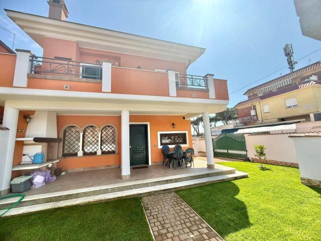Affittasi Villetta a schiera, Splendida villa angolare con giardino Annunci Anzio, Frazione Lido Dei Pini Rif.643091