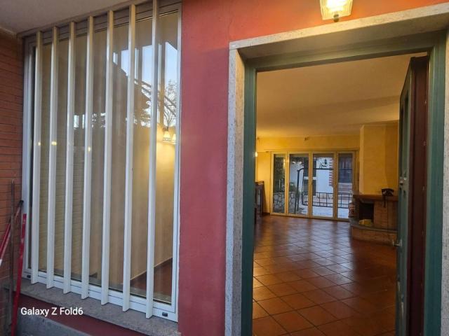 Affittasi Villetta a schiera, VILLA A SCHIERA 200 MQ CIRCA AXA VIA FANOCLE Annunci Roma, Zona Axa Rif.629770