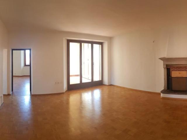 Affittiamo oggetto all'interno di una casa signorile a Cademario, con parziale vista lago e camino