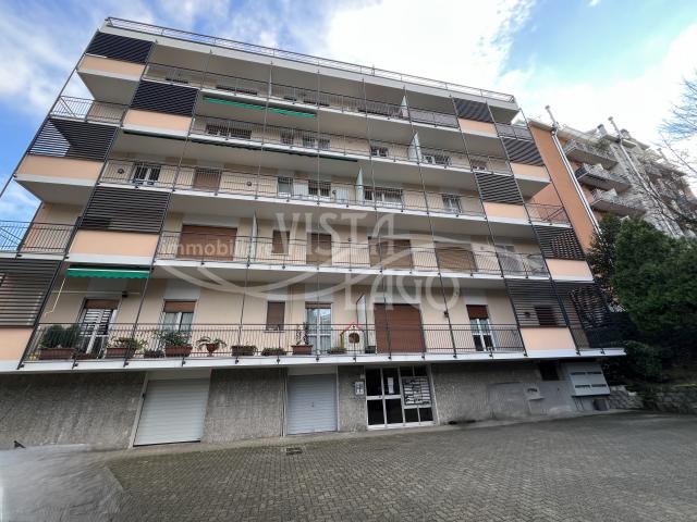 AFFITTIAMO AMPIO TRILOCALE CON DOPPI SERVIZI IN ZONA VILLA OLMO COMO
